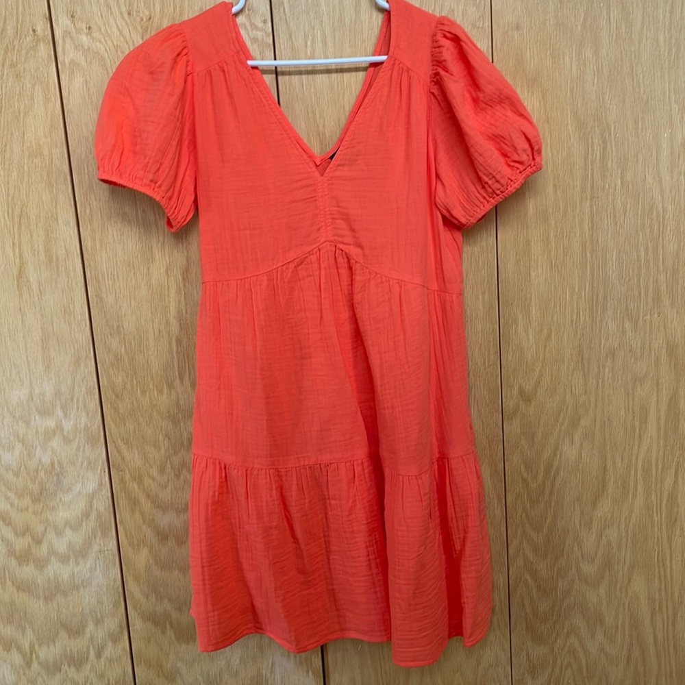 Cute GAP cotton orange colored v-neck dress, has pockets, medium, never worn!